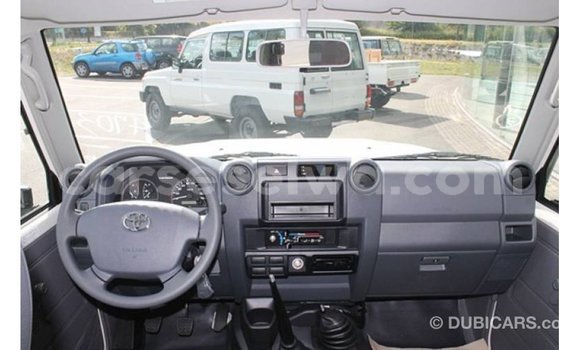 Buy Import Toyota Land Cruiser White Car in Import - Dubai in East Mahé Buy Import Toyota Land Cruiser White Car in Import - Dubai in East Mahé