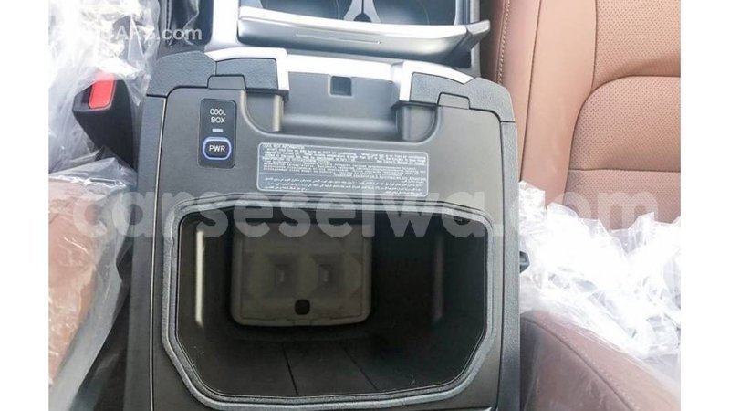 Big with watermark toyota land cruiser east mahe import dubai 5692