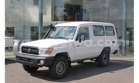 Buy Import Toyota Land Cruiser White Car in Import - Dubai in East Mahé Buy Import Toyota Land Cruiser White Car in Import - Dubai in East Mahé