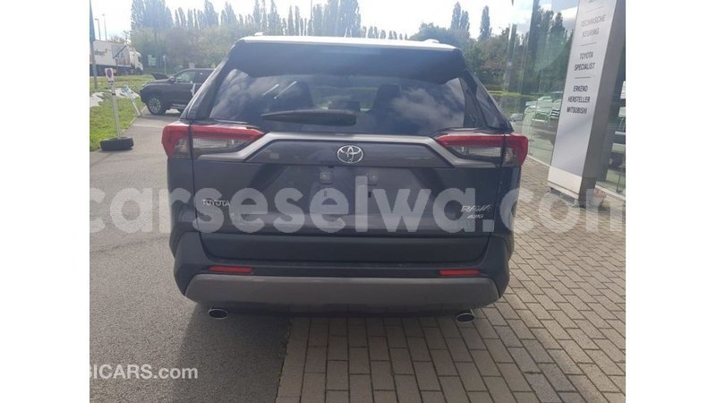 Big with watermark toyota ade east mahe import dubai 5694