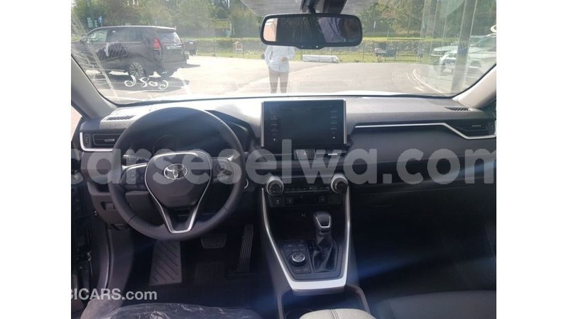 Big with watermark toyota ade east mahe import dubai 5694