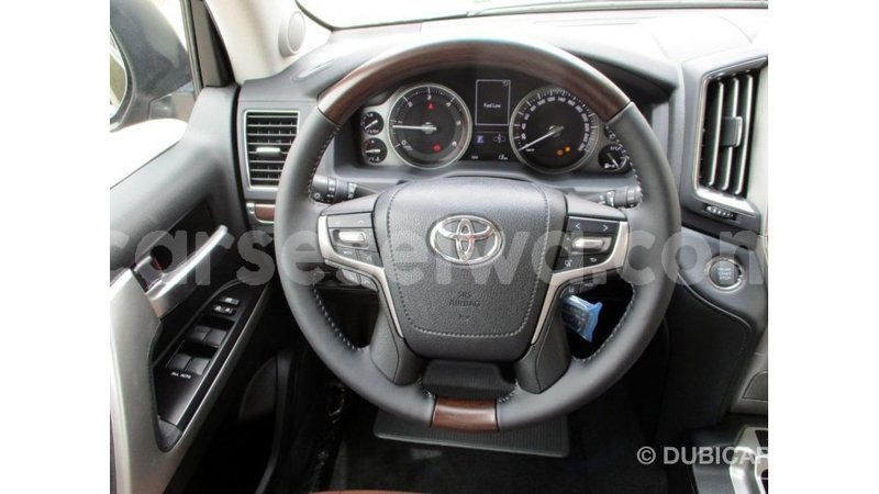 Big with watermark toyota land cruiser east mahe import dubai 5698