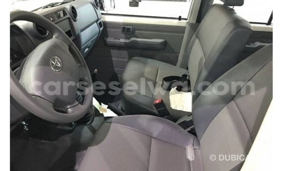 Buy Import Toyota Land Cruiser White Car in Import - Dubai in East Mahé Buy Import Toyota Land Cruiser White Car in Import - Dubai in East Mahé