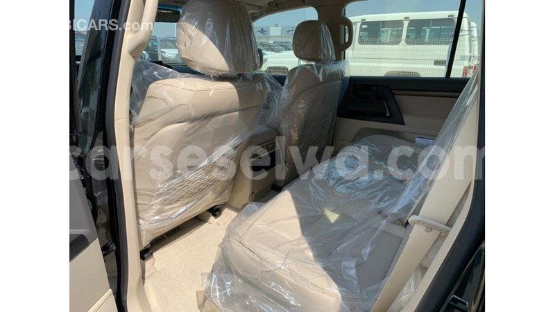 Big with watermark toyota land cruiser east mahe import dubai 5704