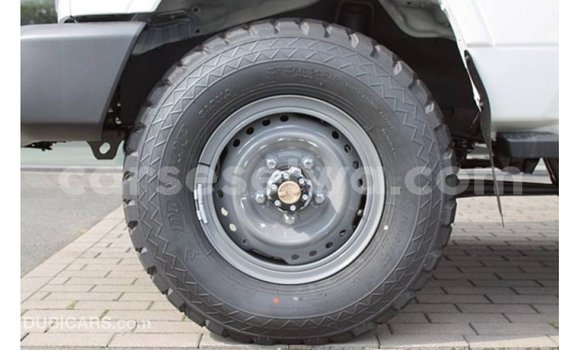 Buy Import Toyota Land Cruiser White Car in Import - Dubai in East Mahé Buy Import Toyota Land Cruiser White Car in Import - Dubai in East Mahé