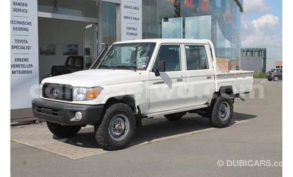 Buy Import Toyota Land Cruiser White Car in Import - Dubai in East Mahé Buy Import Toyota Land Cruiser White Car in Import - Dubai in East Mahé