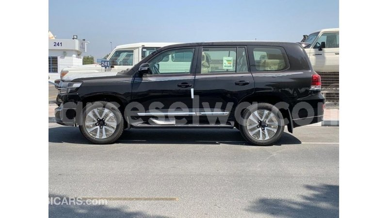 Big with watermark toyota land cruiser east mahe import dubai 5711