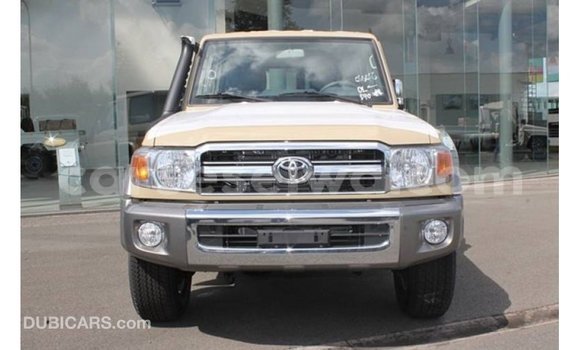 Buy Import Toyota Land Cruiser Beige Car in Import - Dubai in East Mahé Buy Import Toyota Land Cruiser Beige Car in Import - Dubai in East Mahé
