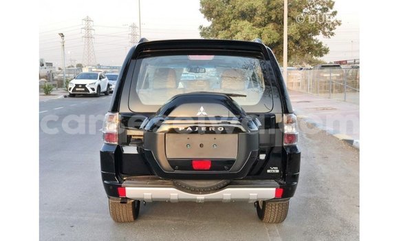 Acheter Import Voiture Mitsubishi Pajero Noir à Import - Dubai, East Mahé Acheter Import Voiture Mitsubishi Pajero Noir à Import - Dubai, East Mahé