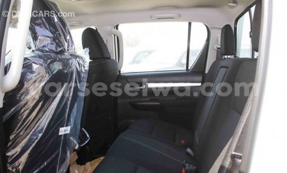 Acheter Import Voiture Toyota Hilux Blanc à Import - Dubai, East Mahé Acheter Import Voiture Toyota Hilux Blanc à Import - Dubai, East Mahé