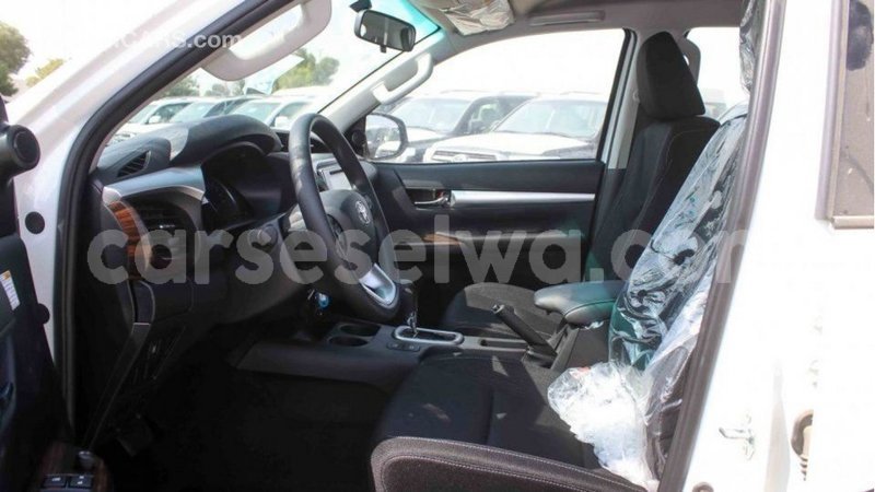 Big with watermark toyota hilux east mahe import dubai 5737