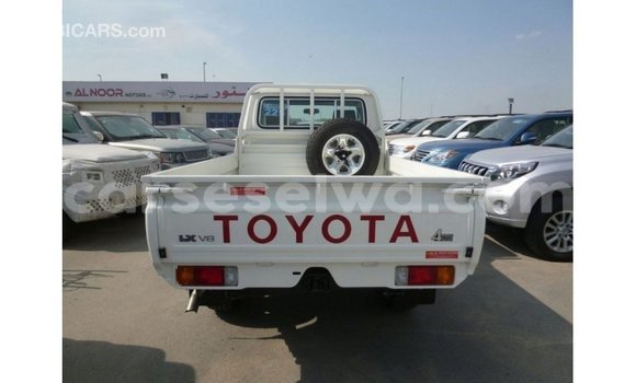 Buy Import Toyota Land Cruiser White Car in Import - Dubai in East Mahé Buy Import Toyota Land Cruiser White Car in Import - Dubai in East Mahé