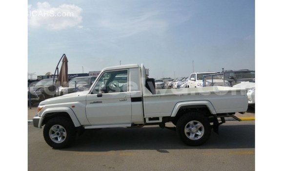 Buy Import Toyota Land Cruiser White Car in Import - Dubai in East Mahé Buy Import Toyota Land Cruiser White Car in Import - Dubai in East Mahé