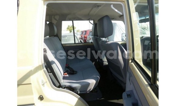 Buy Import Toyota Land Cruiser Beige Car in Import - Dubai in East Mahé Buy Import Toyota Land Cruiser Beige Car in Import - Dubai in East Mahé