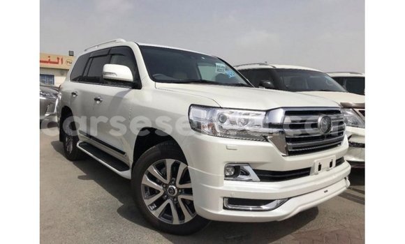Buy Import Toyota Land Cruiser White Car in Import - Dubai in East Mahé Buy Import Toyota Land Cruiser White Car in Import - Dubai in East Mahé
