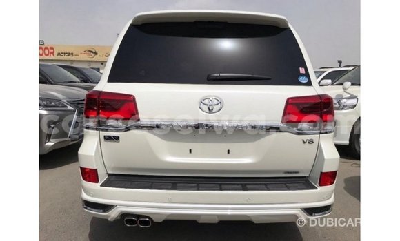 Buy Import Toyota Land Cruiser White Car in Import - Dubai in East Mahé Buy Import Toyota Land Cruiser White Car in Import - Dubai in East Mahé