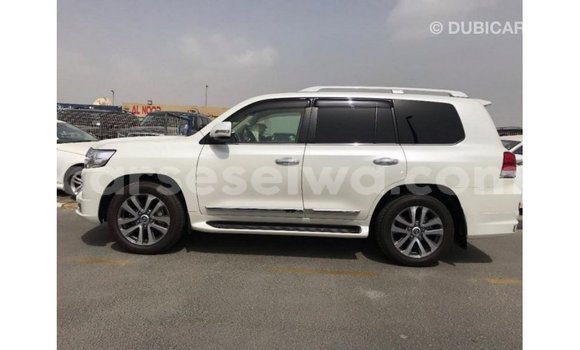 Buy Import Toyota Land Cruiser White Car in Import - Dubai in East Mahé Buy Import Toyota Land Cruiser White Car in Import - Dubai in East Mahé
