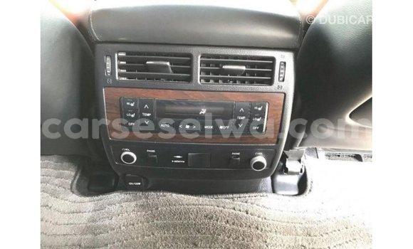 Acheter Import Voiture Toyota Land Cruiser Blanc à Import - Dubai, East Mahé Acheter Import Voiture Toyota Land Cruiser Blanc à Import - Dubai, East Mahé