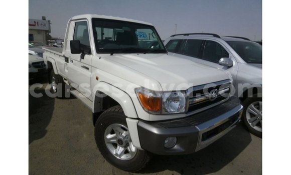 Buy Import Toyota Land Cruiser White Car in Import - Dubai in East Mahé Buy Import Toyota Land Cruiser White Car in Import - Dubai in East Mahé