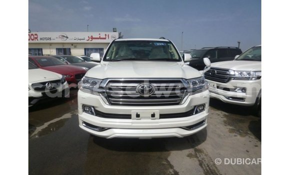 Buy Import Toyota Land Cruiser White Car in Import - Dubai in East Mahé Buy Import Toyota Land Cruiser White Car in Import - Dubai in East Mahé