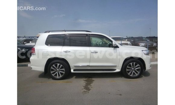 Buy Import Toyota Land Cruiser White Car in Import - Dubai in East Mahé Buy Import Toyota Land Cruiser White Car in Import - Dubai in East Mahé
