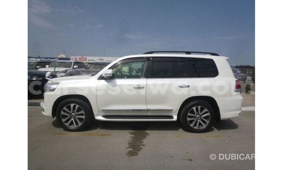 Buy Import Toyota Land Cruiser White Car in Import - Dubai in East Mahé Buy Import Toyota Land Cruiser White Car in Import - Dubai in East Mahé
