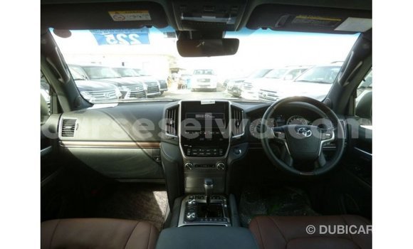 Buy Import Toyota Land Cruiser White Car in Import - Dubai in East Mahé Buy Import Toyota Land Cruiser White Car in Import - Dubai in East Mahé