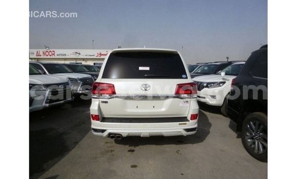 Buy Import Toyota Land Cruiser White Car in Import - Dubai in East Mahé Buy Import Toyota Land Cruiser White Car in Import - Dubai in East Mahé