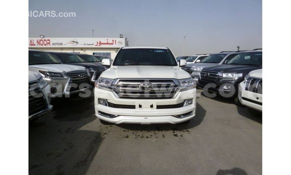 Buy Import Toyota Land Cruiser White Car in Import - Dubai in East Mahé Buy Import Toyota Land Cruiser White Car in Import - Dubai in East Mahé