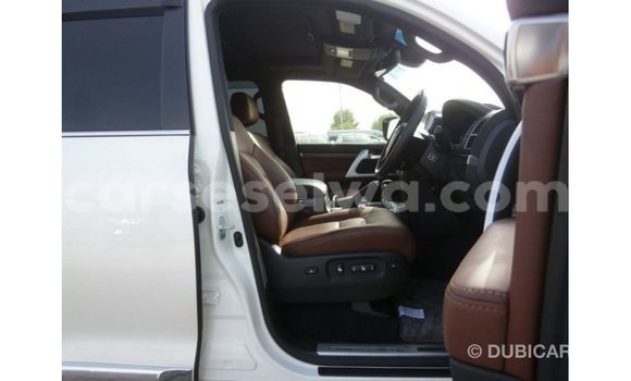 Buy Import Toyota Land Cruiser White Car in Import - Dubai in East Mahé Buy Import Toyota Land Cruiser White Car in Import - Dubai in East Mahé
