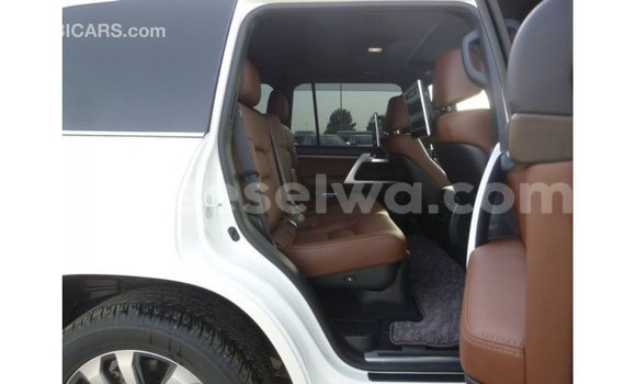 Buy Import Toyota Land Cruiser White Car in Import - Dubai in East Mahé Buy Import Toyota Land Cruiser White Car in Import - Dubai in East Mahé