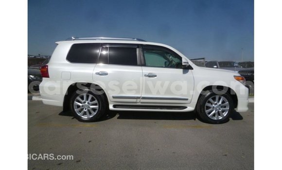 Buy Import Toyota Land Cruiser White Car in Import - Dubai in East Mahé Buy Import Toyota Land Cruiser White Car in Import - Dubai in East Mahé