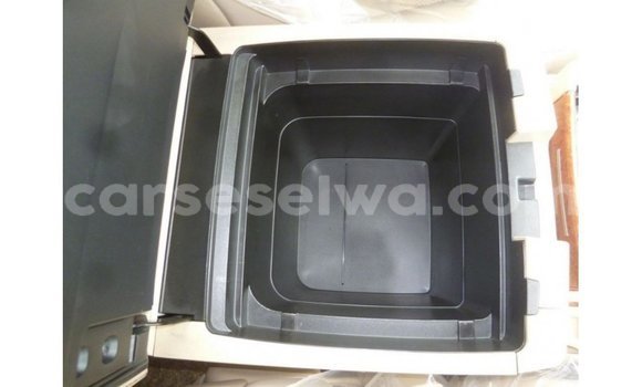 Buy Import Toyota Land Cruiser White Car in Import - Dubai in East Mahé Buy Import Toyota Land Cruiser White Car in Import - Dubai in East Mahé