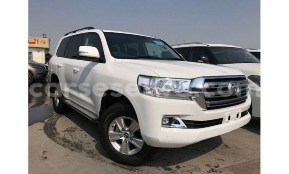 Buy Import Toyota Land Cruiser White Car in Import - Dubai in East Mahé Buy Import Toyota Land Cruiser White Car in Import - Dubai in East Mahé