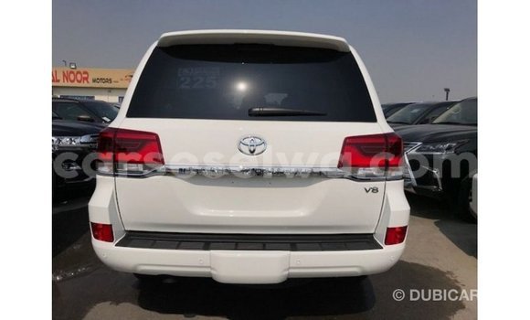 Buy Import Toyota Land Cruiser White Car in Import - Dubai in East Mahé Buy Import Toyota Land Cruiser White Car in Import - Dubai in East Mahé