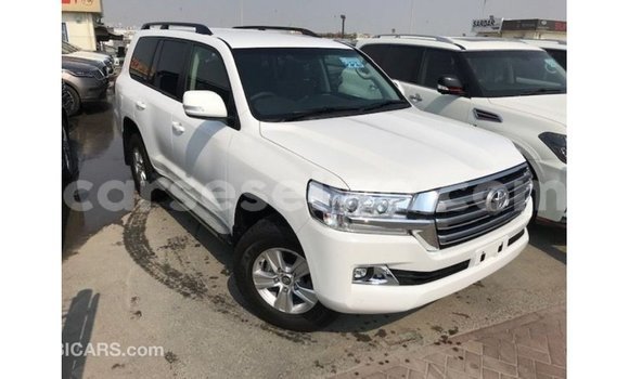 Buy Import Toyota Land Cruiser White Car in Import - Dubai in East Mahé Buy Import Toyota Land Cruiser White Car in Import - Dubai in East Mahé