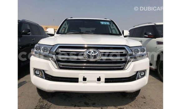 Buy Import Toyota Land Cruiser White Car in Import - Dubai in East Mahé Buy Import Toyota Land Cruiser White Car in Import - Dubai in East Mahé