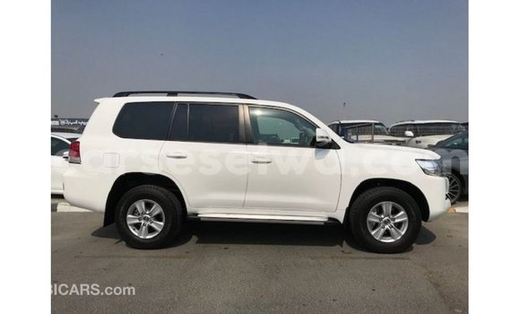 Buy Import Toyota Land Cruiser White Car in Import - Dubai in East Mahé Buy Import Toyota Land Cruiser White Car in Import - Dubai in East Mahé