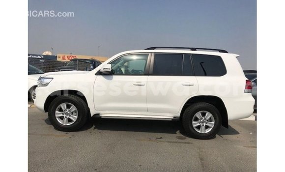 Buy Import Toyota Land Cruiser White Car in Import - Dubai in East Mahé Buy Import Toyota Land Cruiser White Car in Import - Dubai in East Mahé