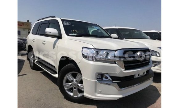 Acheter Import Voiture Toyota Land Cruiser Blanc à Import - Dubai, East Mahé Acheter Import Voiture Toyota Land Cruiser Blanc à Import - Dubai, East Mahé