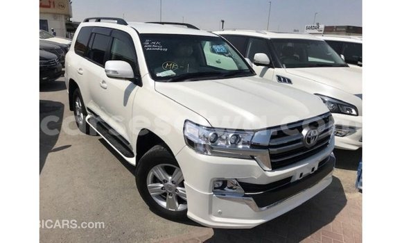 Acheter Import Voiture Toyota Land Cruiser Blanc à Import - Dubai, East Mahé Acheter Import Voiture Toyota Land Cruiser Blanc à Import - Dubai, East Mahé