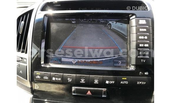 Acheter Import Voiture Toyota Land Cruiser Blanc à Import - Dubai, East Mahé Acheter Import Voiture Toyota Land Cruiser Blanc à Import - Dubai, East Mahé