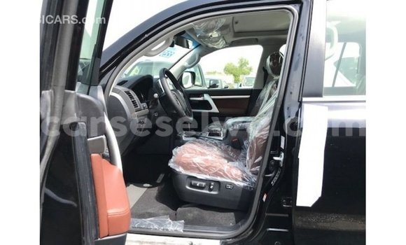 Acheter Import Voiture Toyota Land Cruiser Noir à Import - Dubai, East Mahé Acheter Import Voiture Toyota Land Cruiser Noir à Import - Dubai, East Mahé