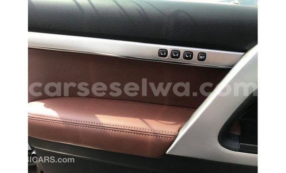 Acheter Import Voiture Toyota Land Cruiser Noir à Import - Dubai, East Mahé Acheter Import Voiture Toyota Land Cruiser Noir à Import - Dubai, East Mahé