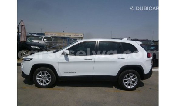 Acheter Import Voiture Jeep Cherokee Blanc à Import - Dubai, East Mahé Acheter Import Voiture Jeep Cherokee Blanc à Import - Dubai, East Mahé