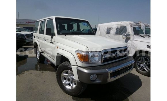Buy Import Toyota Land Cruiser White Car in Import - Dubai in East Mahé Buy Import Toyota Land Cruiser White Car in Import - Dubai in East Mahé