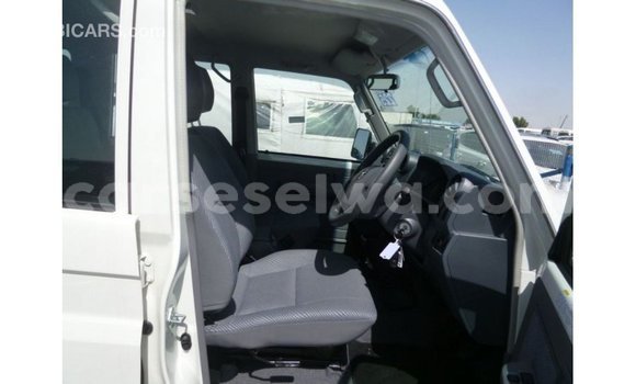 Buy Import Toyota Land Cruiser White Car in Import - Dubai in East Mahé Buy Import Toyota Land Cruiser White Car in Import - Dubai in East Mahé