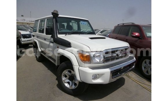 Buy Import Toyota Land Cruiser White Car in Import - Dubai in East Mahé Buy Import Toyota Land Cruiser White Car in Import - Dubai in East Mahé