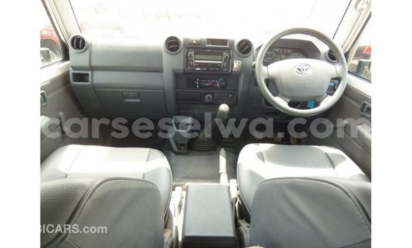 Buy Import Toyota Land Cruiser White Car in Import - Dubai in East Mahé Buy Import Toyota Land Cruiser White Car in Import - Dubai in East Mahé