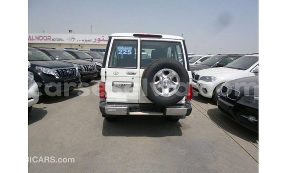 Buy Import Toyota Land Cruiser White Car in Import - Dubai in East Mahé Buy Import Toyota Land Cruiser White Car in Import - Dubai in East Mahé